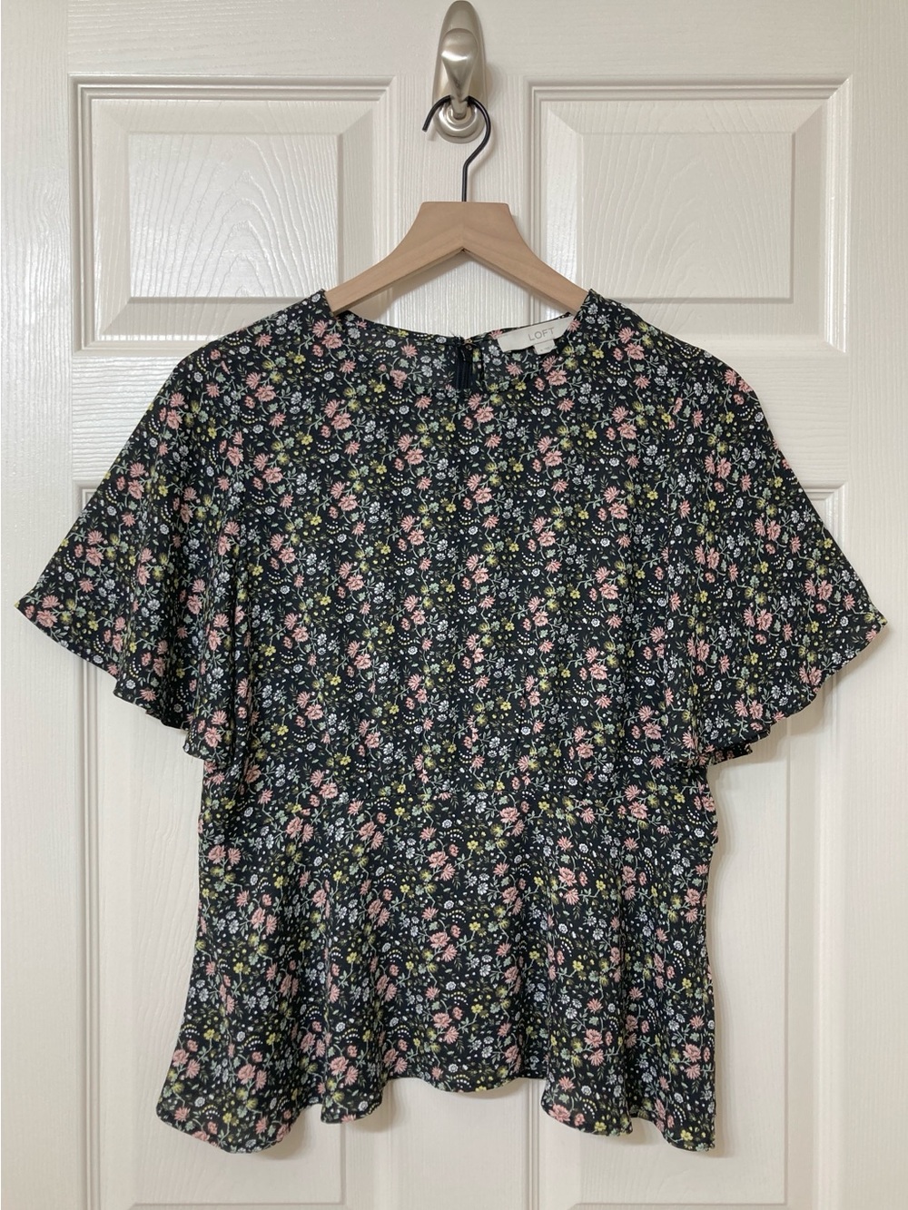 LOFT Black Floral Flutter Sleeve Peplum Blouse Small Romantic Corporate Boho